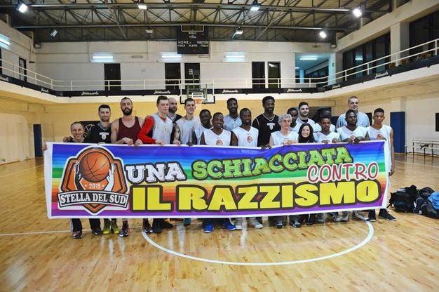 Basket, Juve Caserta: una schiacciata contro il razzismo