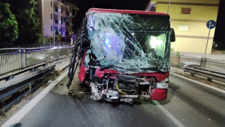 Trasporti a Roma, la caporetto di Atac: "Dopo la cura Raggi è peggio di 5 anni fa"