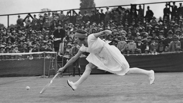 “Come bianche farfalle”, istantanee affettive dal campo di tennis. Il saggio di Alessandro Tosi