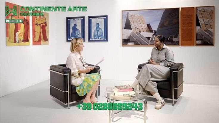 L’opera in televendita mette in scena i suoi stereotipi