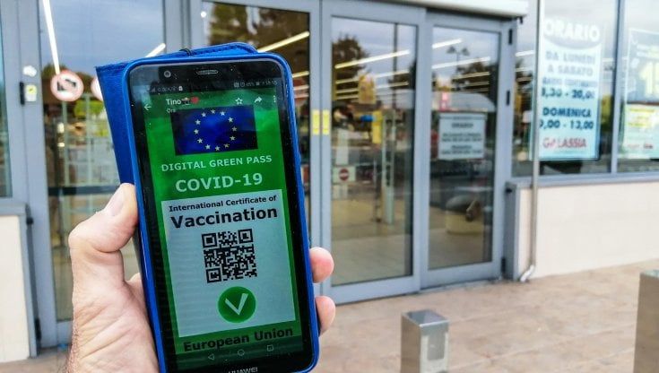 Covid e vaccini: Green Pass per il personale scolastico ma agli studenti non sarà chiesto