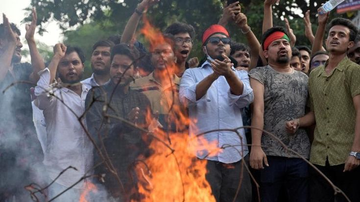Bangladesh, l’ex premier Sheikh Hasina condannata a morte