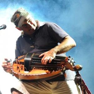 Lou Dalfin live al Cap10100, Luca Carboni Pop Up Tour