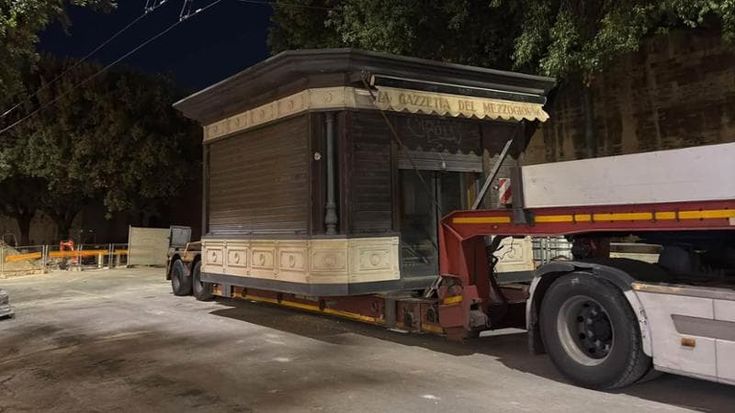 Lecce, smantellata l’edicola De Vitis dopo 86 anni: “Sei stata la nostra casa e presidio di cultura”