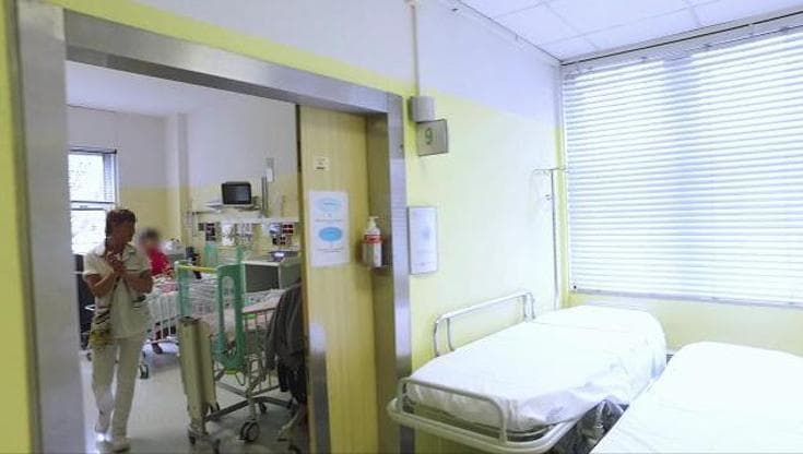 Bambina nata sieropositiva, a processo i genitori: “Non l’hanno mai curata”
