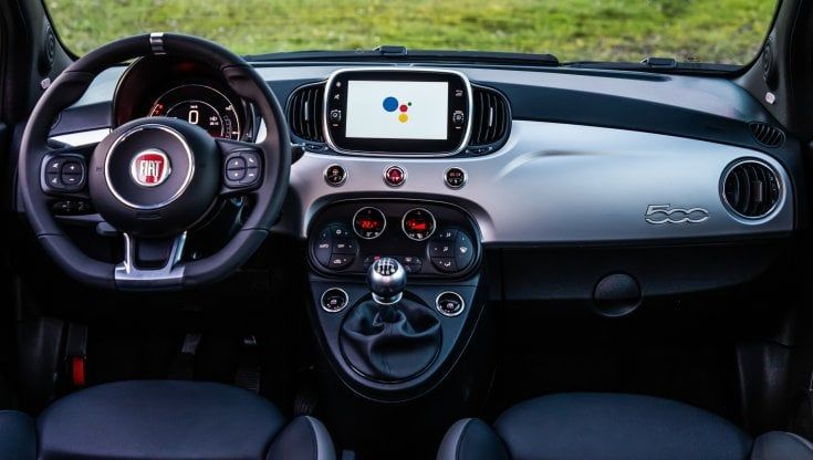 Hey Google, l'assistente digitale sale a bordo della 500