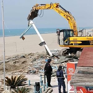 Ruspe sul litorale, Matarazzo minacciata. "Se torni ti spariamo"