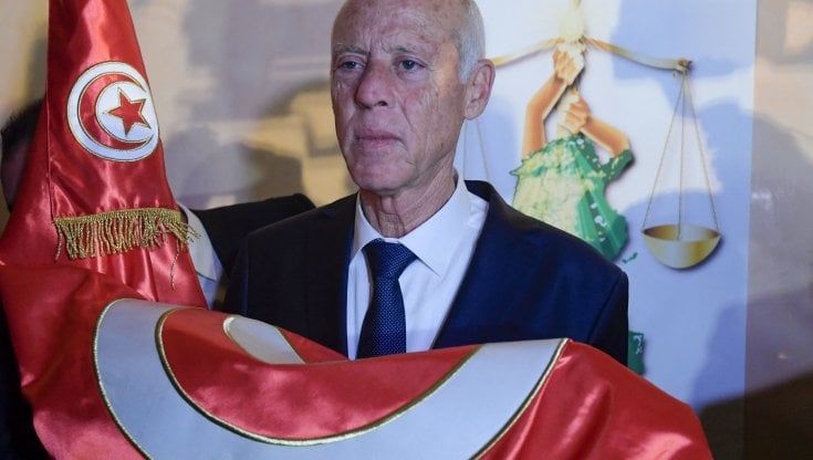 Tunisia, il presidente Saied estende la sospensione del Parlamento