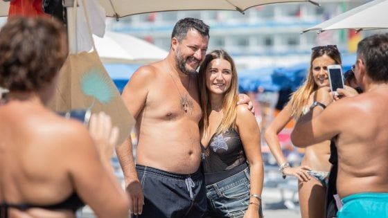 Salvini, un'estate da campagna elettorale: beach tour di Ferragosto nel centrosud per strappare voti ai 5Stelle