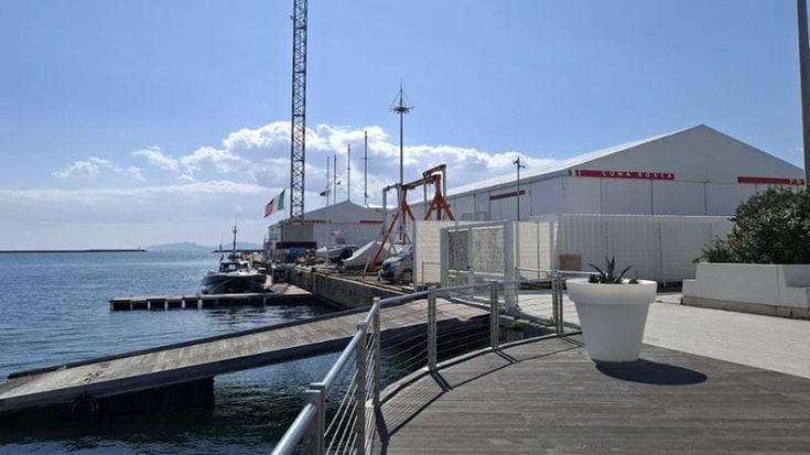 Dalla Sardegna al Golfo, Luna Rossa gonfia le vele: “Count down per Napoli”