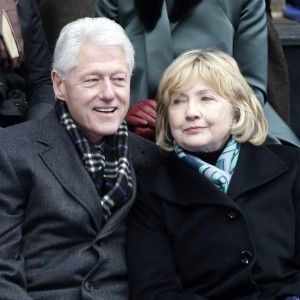Hillary Clinton verso la candidatura per la Casa Bianca: acquista le 'mail' per la campagna elettorale 
