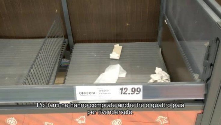 Roma, Lidl mania, in coda dalle 7.30 per un paio di scarpe da ginnastica