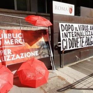 Roma. dopo la protesta degli ombrelli rossi, l'assemblea degli assistenti educativi
