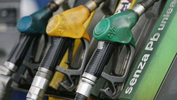 Caro-petrolio, nuovi rialzi per i prezzi della benzina. I gestori: "Allarme tenuta"
