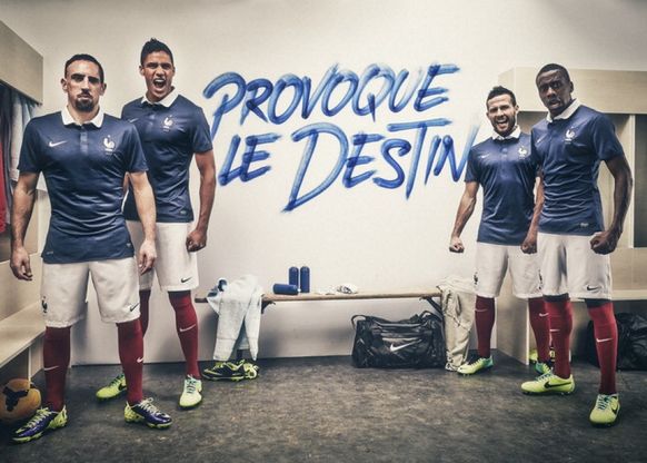 Francia, la nuova maglia si ispira al tessuto denim