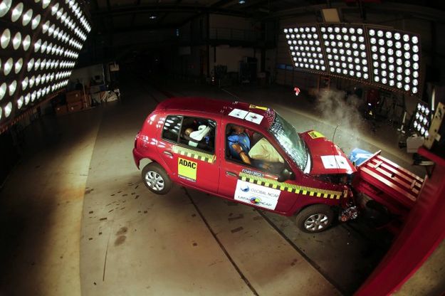 Crash test, che spettacolo: l'Adac apre le porte del suo laboratorio