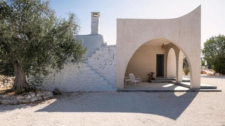 Non solo b&b di lusso in Valle d’Itria, la second life dei trulli passa dall’arte contemporanea