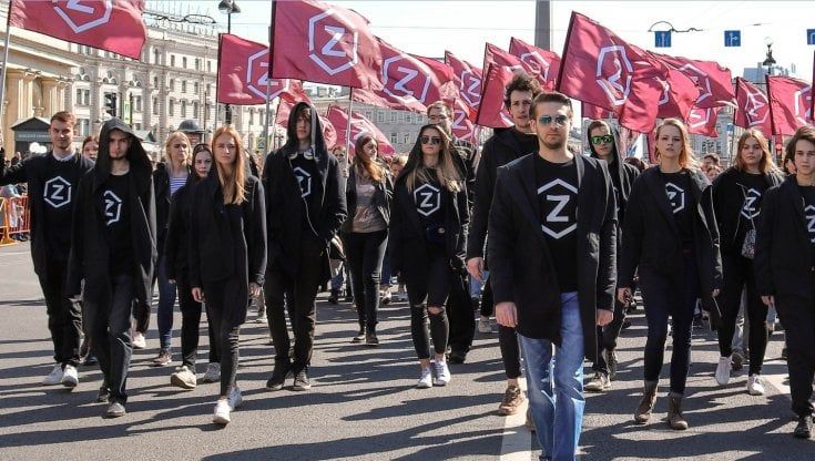 I giovani filo-Putin: “Basta Generazione Z, questo simbolo divide”
