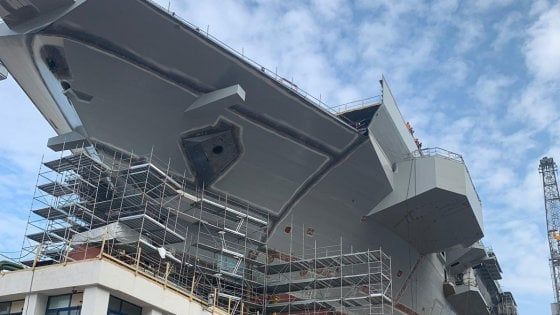 Il Capo di Stato maggiore della Marina nei cantieri di Castellammare per nave "Trieste"