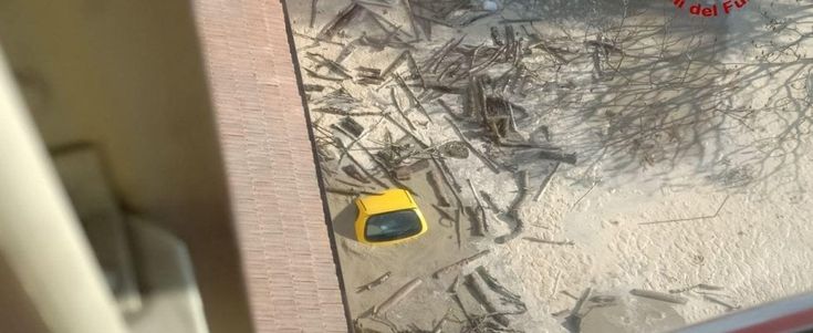 Maltempo a Bologna, esonda l'Idice: duecento evacuati a Budrio. Modena: 10 mila senza luce o gas