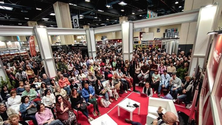 Salone del libro 2026. TeleMeloni, Saviano: "Trasmissioni squallide, non perché di destra ma perché fatte da incapaci”