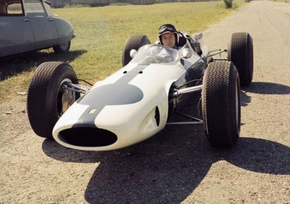 Livrea #33, ispirata alla Ferrari 158 F1 del 1964