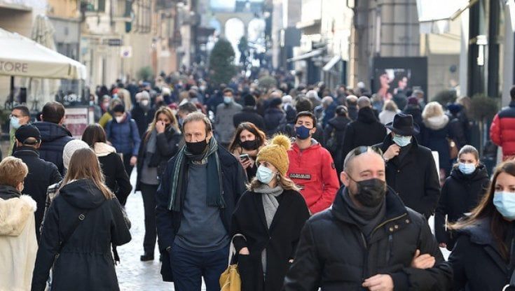 Covid, Ecdc: "Con meno vincoli ora, il rischio è l'aumento rapido dei ricoveri"