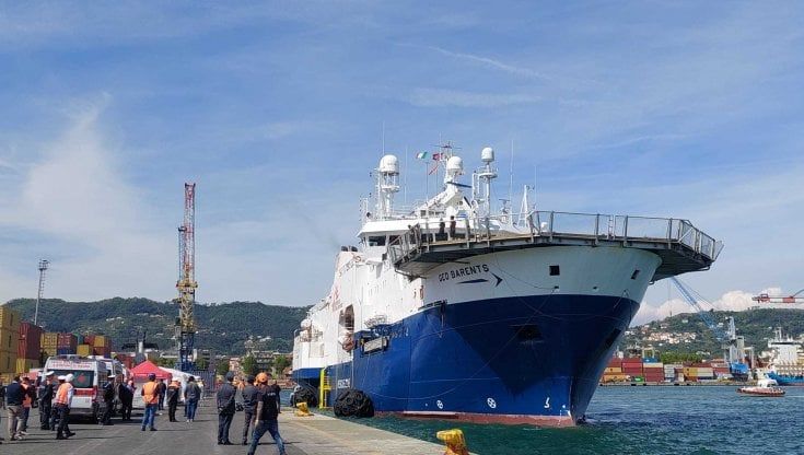 Migranti, a Spezia attracca la nave Geo Barents: 366 persone a bordo