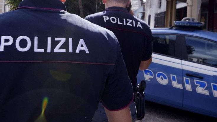 Monza, adesca sui social una ragazzina di 13 anni fingendosi minorenne e la violenta: arrestato