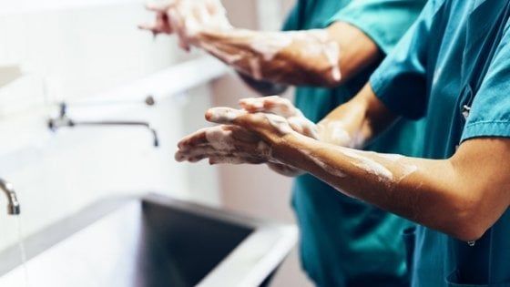 "Lavati le mani, può salvarti la vita". In ospedale 'un musical' contro le infezioni