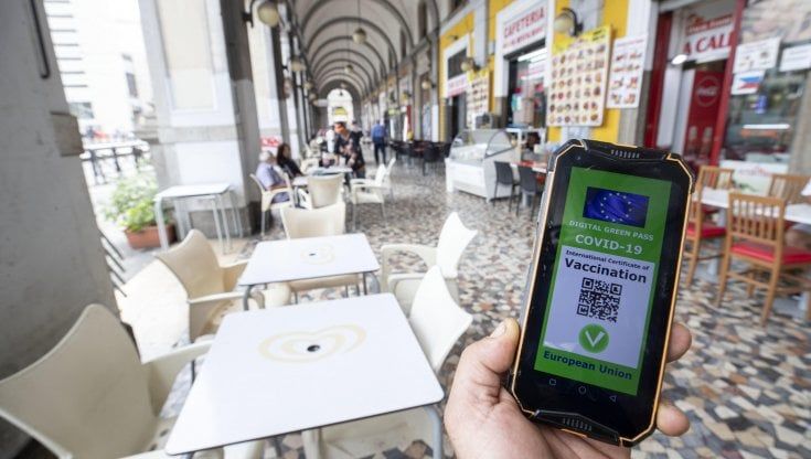 Green Pass obbligatorio, ristoratori siciliani in rivolta: “Chi non ha tavoli fuori chiuderà”