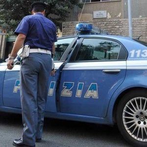 Torino, ubriaco alla guida semina il panico e poi si schianta contro un distributore. Arrestato