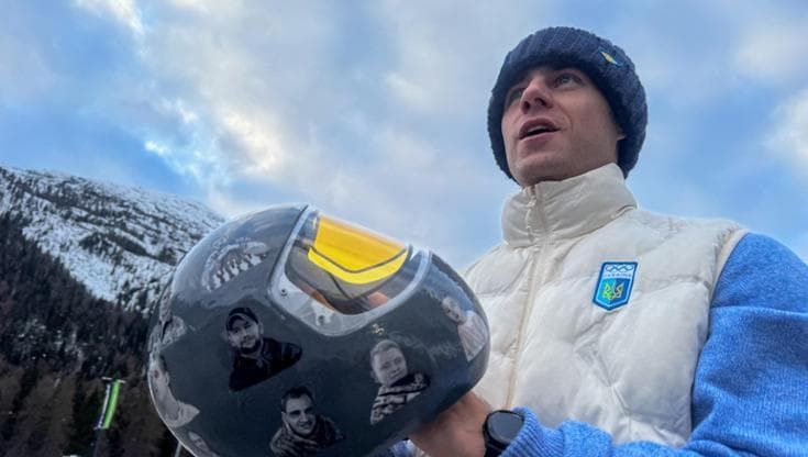 Il portabandiera ucraino e il casco proibito: “C’erano i volti degli atleti morti in guerra”