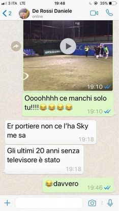 Totti segna con il "cucchiaio" al torneo di calcetto. De Rossi ironico: "Il portiere non ha Sky"