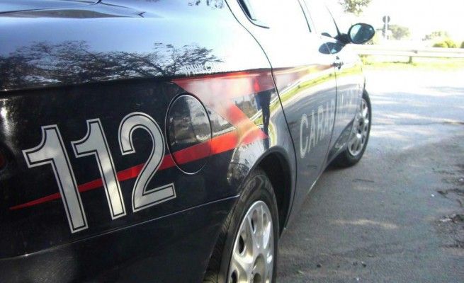 Trova portafogli con 440 euro,<br />lo restituisce ai carabinieri