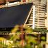 Mini-agrivoltaico sul terrazzo o sul balcone: più ombra per l’orto e meno consumo di energia