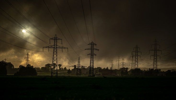 La Francia ci spegne la luce: "Nei prossimi due anni niente elettricità all'Italia" 
