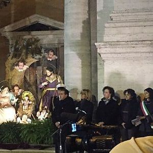 Roma, un presepe napoletano per la Raggi