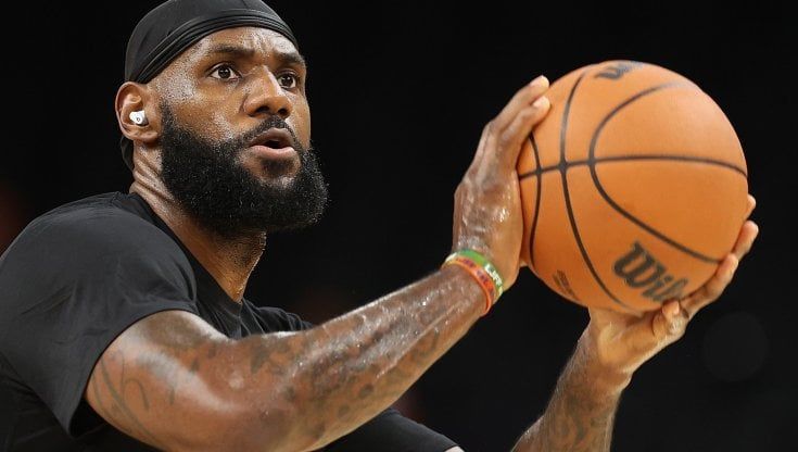  Nba al via, il terzo tempo di LeBron: i Lakers sfidano anche l’età 