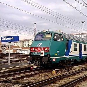 Travolto dal treno in stazione o a Chivasso, interrotta la ferrovia Torino-Milano