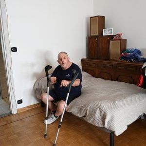 "Appena vedono le stampelle, cambiano idea: la casa non è più disponibile"