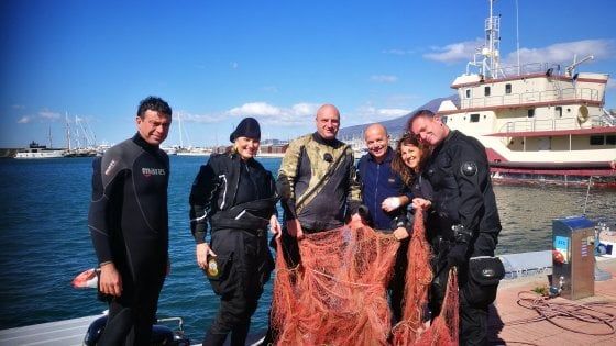Pesca di frodo, rimossa la rete fantasma che minacciava il banco di Santa Croce