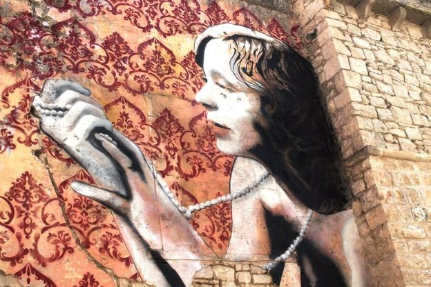 Bocca di rosa a Corato: un murale ricorda Carmela