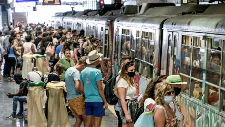 Circumvesuviana, Eav taglia le corse: soppressi 8 treni e chiuse 2 linee. De Gregorio dà la colpa al personale