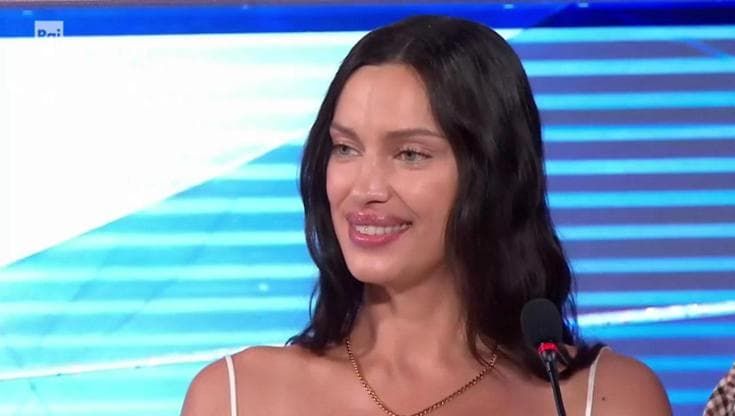Sanremo, Irina Shayk sulla parità di genere: “Femminista sì, ma a modo mio”
