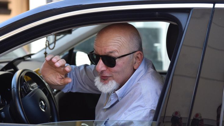 I genitori di Renzi e la reclusione nella villetta di Rignano. “A Tiziano è crollato il mondo addosso”