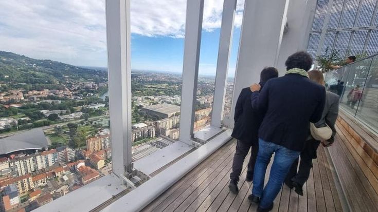 Sposarsi in cima al Grattacielo, la Regione affitta per eventi la sua sede
