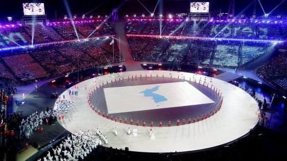 PyeongChang 2018: tra tigri, draghi e al ritmo di "Gangnam Style", i Giochi si aprono applaudendo la Corea unita