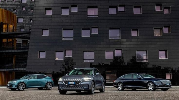 Genesis presenta il trittico di elettriche premium GV60, GV70 e G80. Come vanno