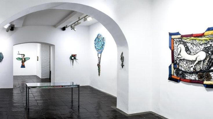 Sculture di stoffa e ragnatele di lino, il meraviglioso mondo di Berto Lama